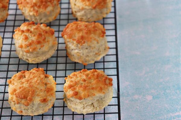 Cheddar&chive scone